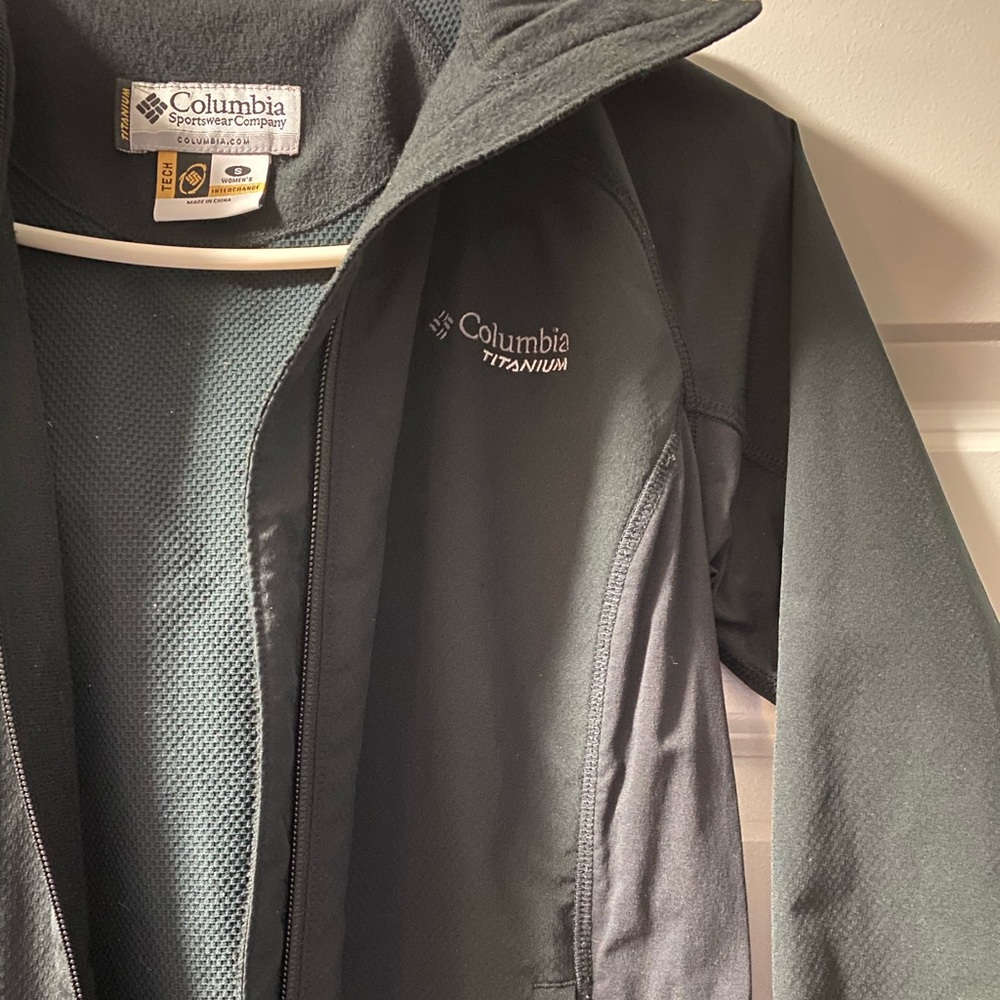 Woman’s jacket - Picture 3 of 4